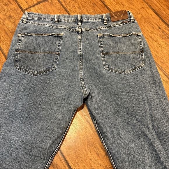 Wrangler Advanced Comfort Jeans mens 38x32 Regular Straight Relaxed Blue work - Picture 1 of 6